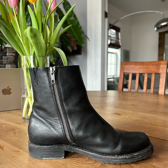 FRYE Black leather women's ankle boots (size 7.5) - Picture 4 of 7